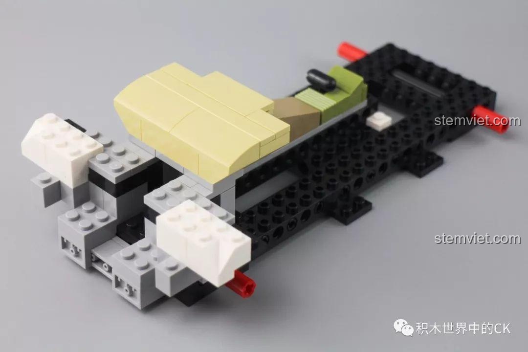 Quá trình lắp ráp phần khung và ghế ngồi của bộ lắp ráp Siêu xe Porsche 911 Targa.