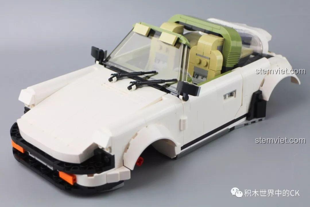 Gắn phần thân trước và nắp capo cho bộ lắp ráp Xe Porsche 911 Targa.