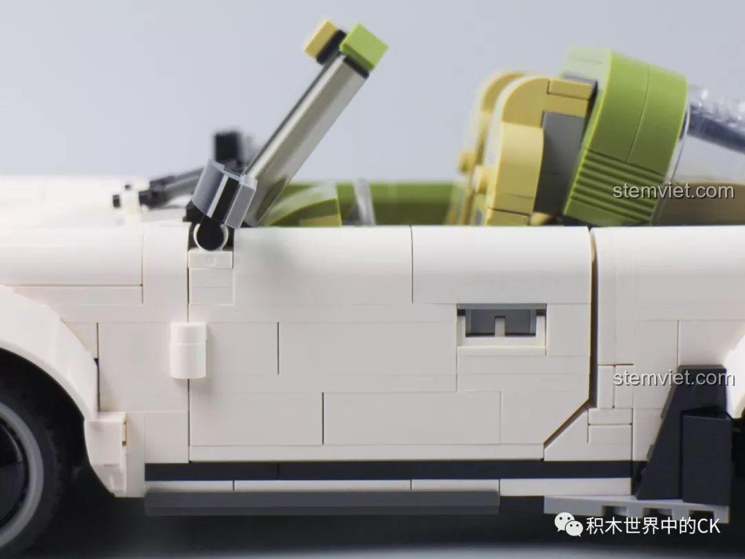 Chi tiết thân xe và tay nắm cửa của Mould King 13103.