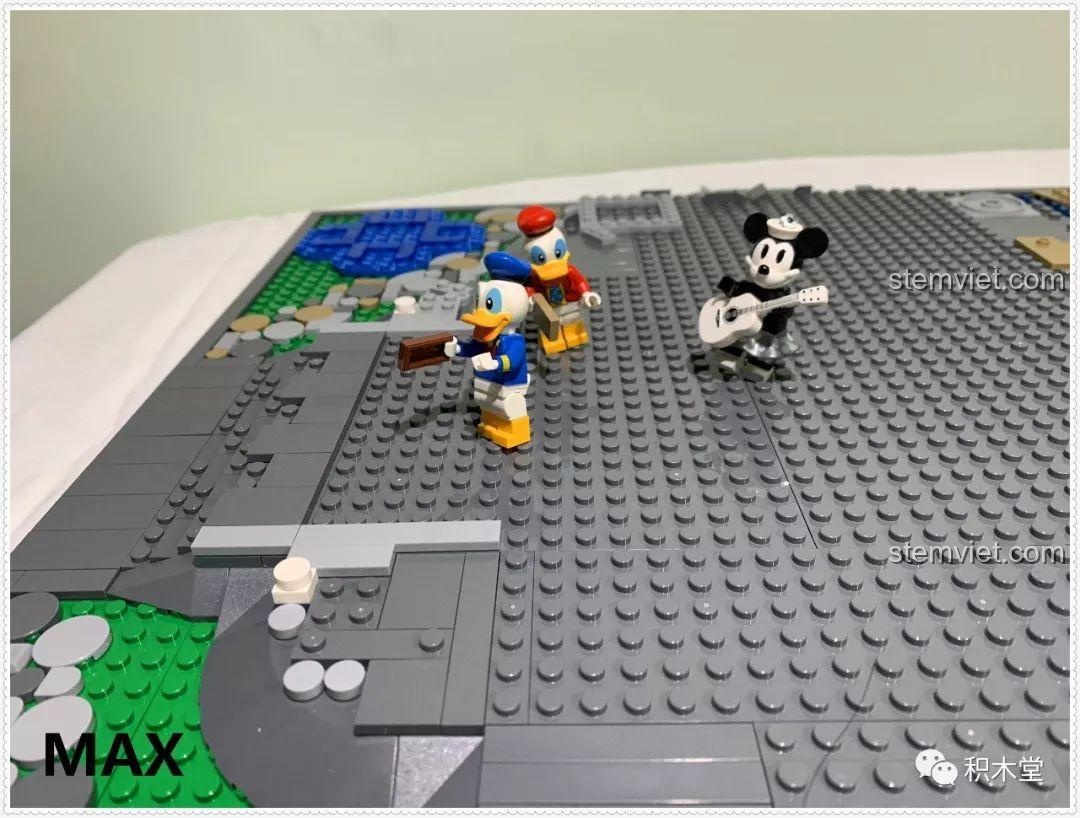 Sàn tầng một với họa tiết caro của Lâu đài trong mơ 13132.