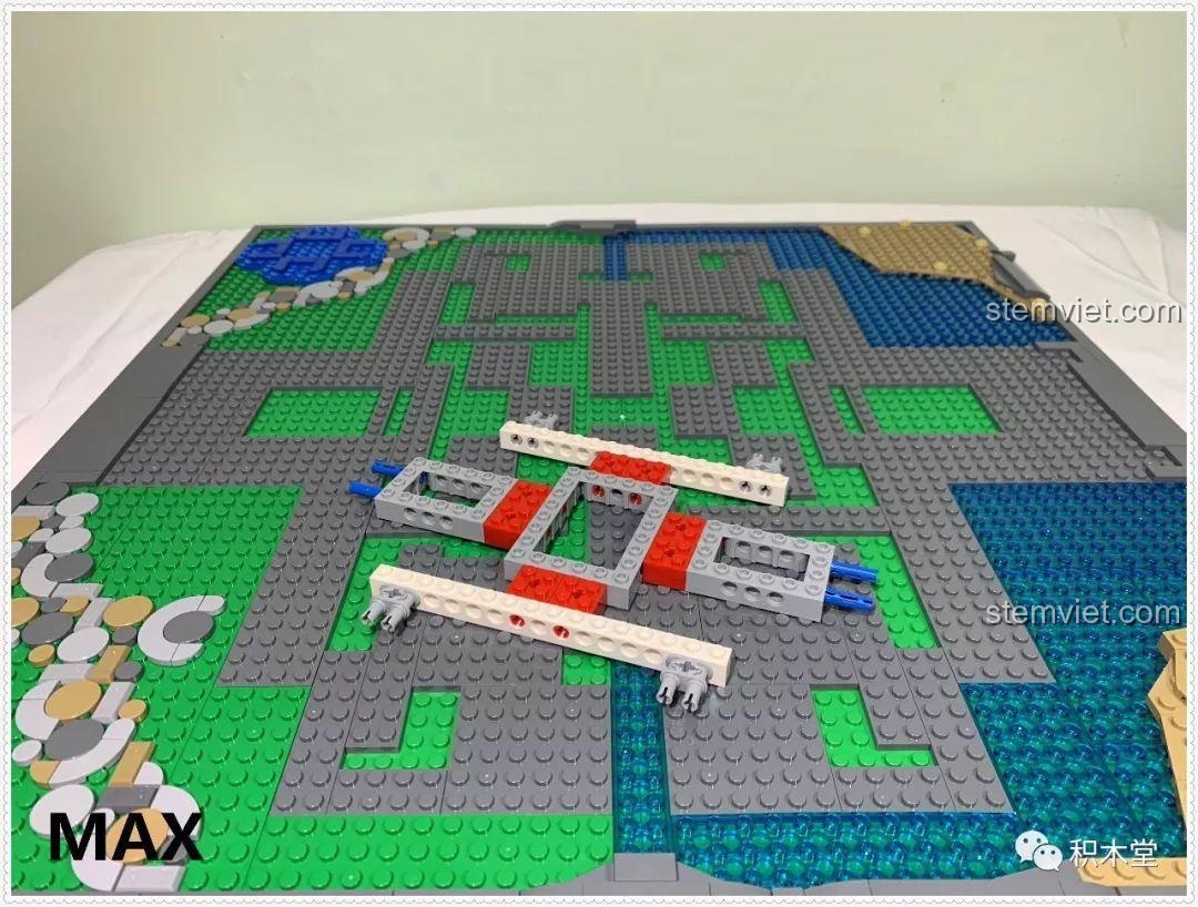 Các nhân vật Chuột Mickey và Vịt Donald cùng nhau xây dựng Lâu đài cổ tích 13132.