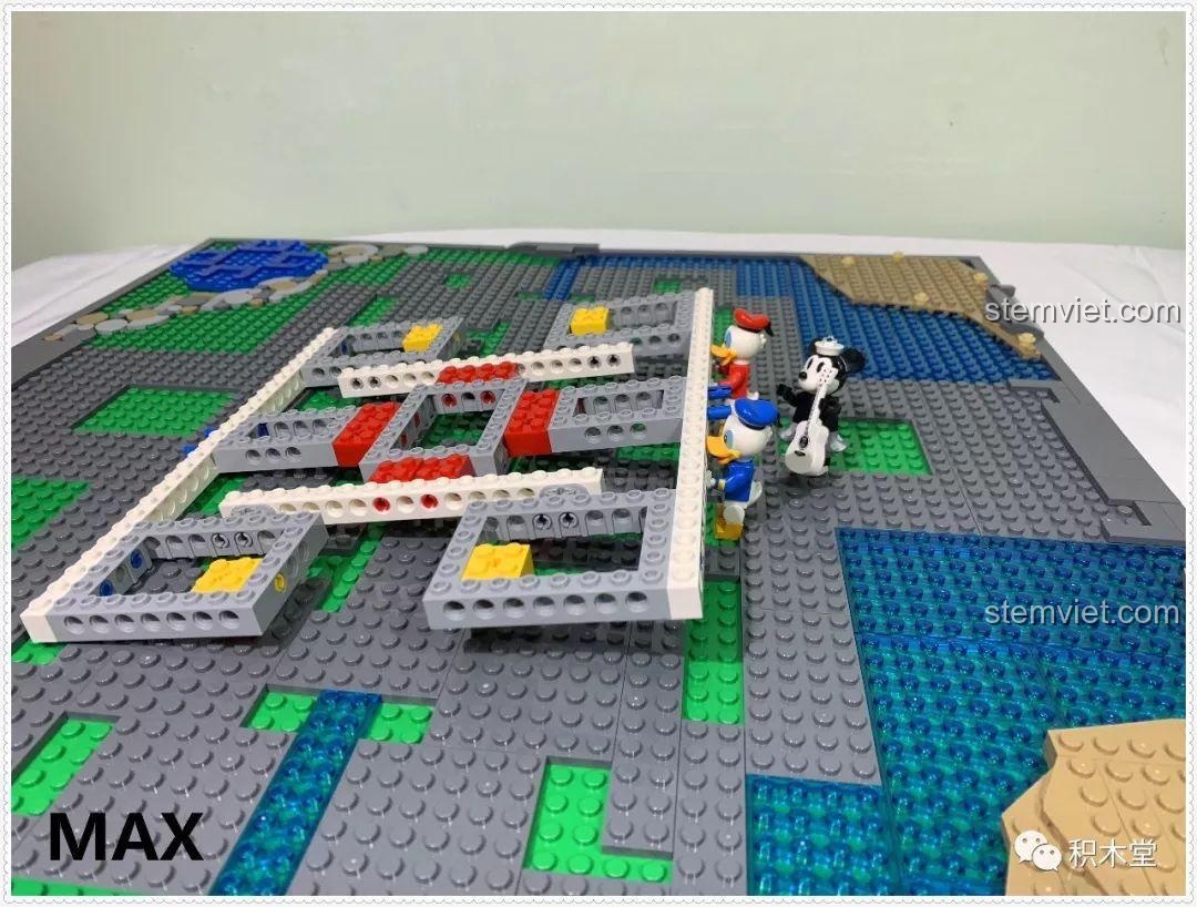 Lắp ráp khung Technic cho phần thân của Lâu đài Disney Mould King 13132.