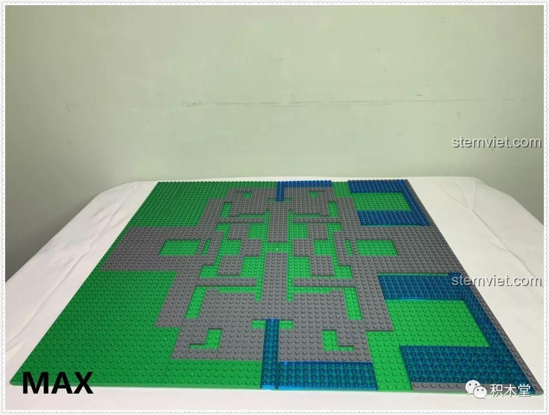 Toàn cảnh phần nền móng đã hoàn thiện của bộ lắp ráp Mould King 13132.