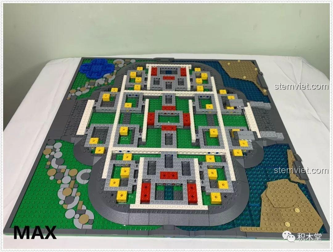 Các nhân vật nghỉ ngơi sau khi hoàn thành một phần công việc xây dựng Lâu đài 13132.