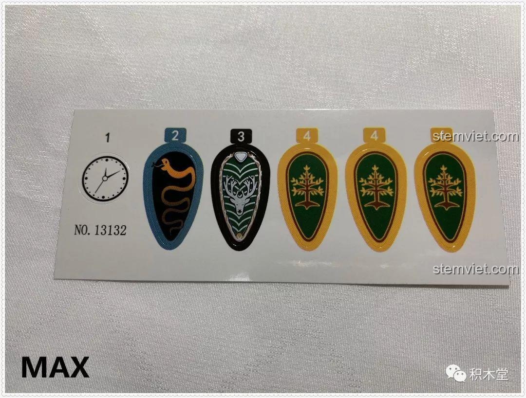 Tờ sticker đi kèm bộ lắp ráp Mould King 13132 với các họa tiết khiên và đồng hồ.
