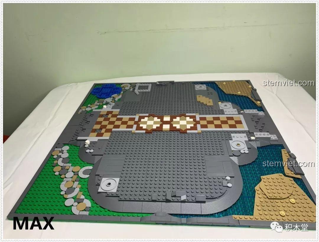 Sàn tầng một của Lâu đài cổ tích 13132 đã được lát gạch hoàn chỉnh.