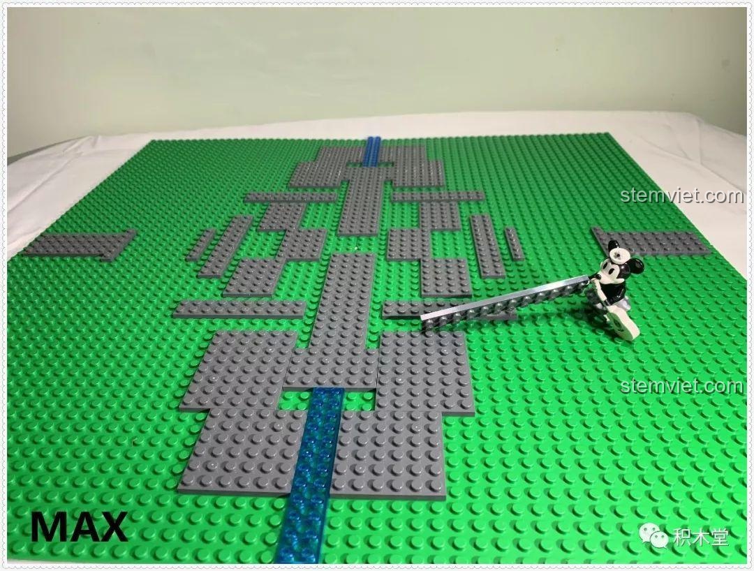 Cận cảnh quá trình lắp ráp nền móng của Lâu đài cổ tích Mould King 13132.