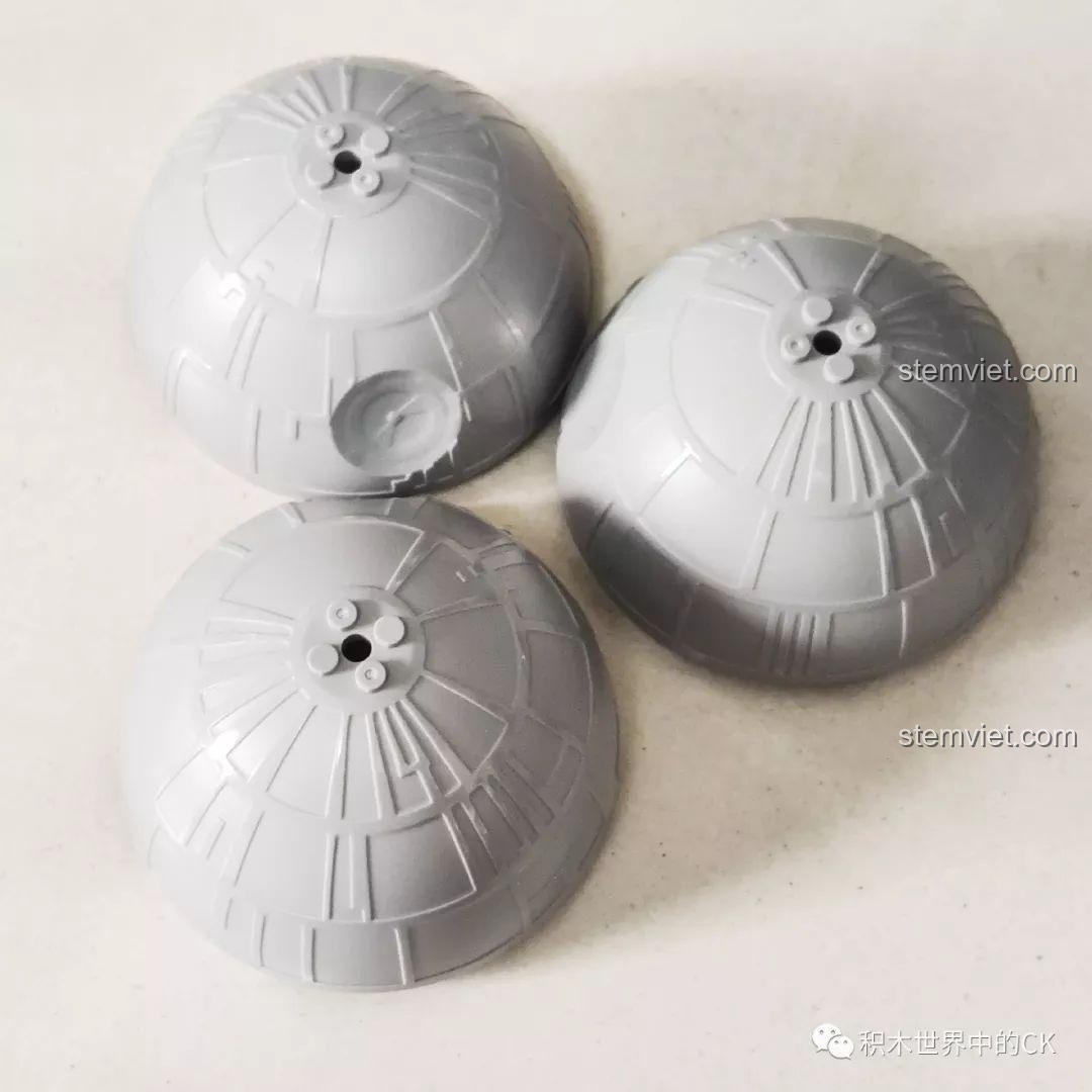 Mô hình Mould King 13135 Tàu khu trục Ngôi sao Hoàng gia Monarch đang được hoàn thiện, góc nhìn nghiêng