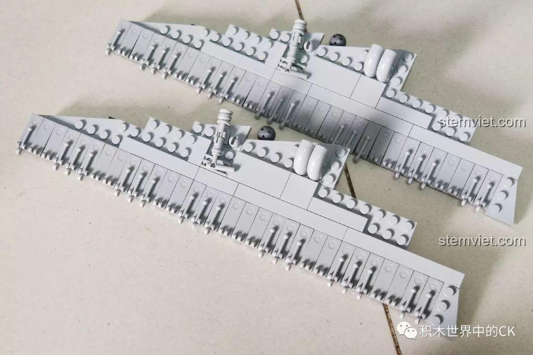 Các tấm vỏ bên hông của bộ lắp ghép Mould King 13135 Tàu khu trục Ngôi sao Hoàng gia Monarch, chi tiết cao