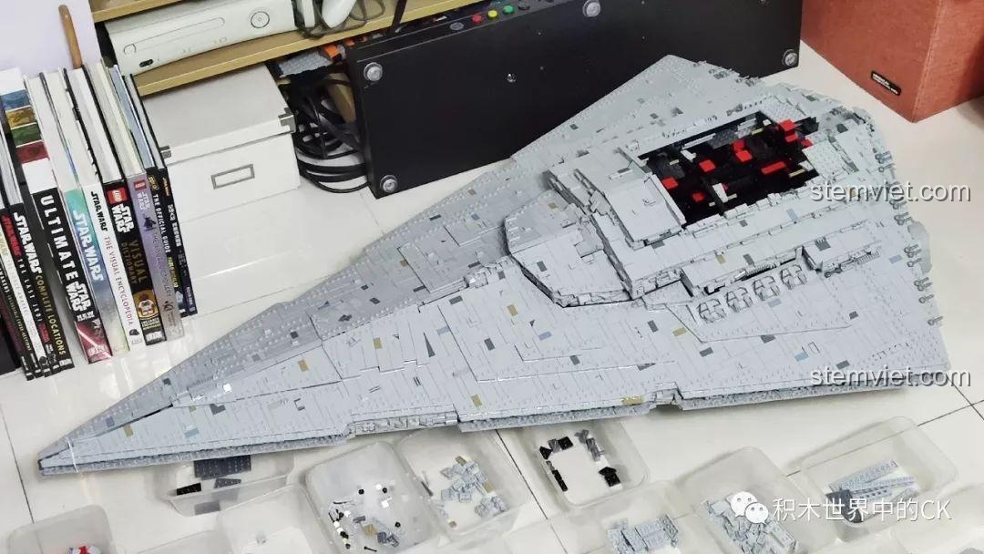 Cấu trúc phần trên của đồ chơi mô hình Mould King 13135 Tàu khu trục Ngôi sao Hoàng gia Monarch, vững chắc