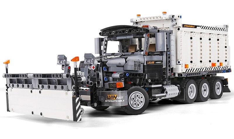 Mô hình Xe Tải Dọn Tuyết Mack Granite Mould King 13166 chi tiết cho bé trai 8 tuổi, chất lượng cao.