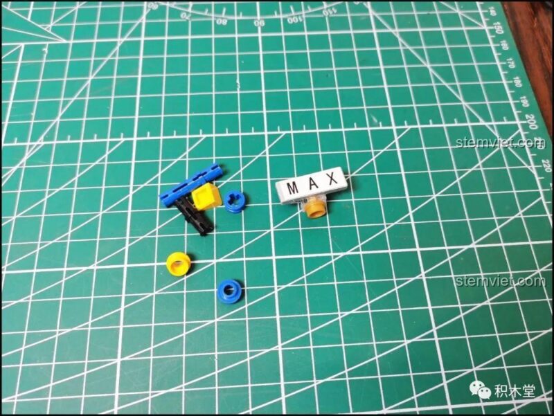 Mô hình Robot Optimus Prime Mould King 15036 đã hoàn thiện, thể hiện vẻ ngoài mạnh mẽ và khả năng biến hình, đồ chơi mô hình chất lượng cao