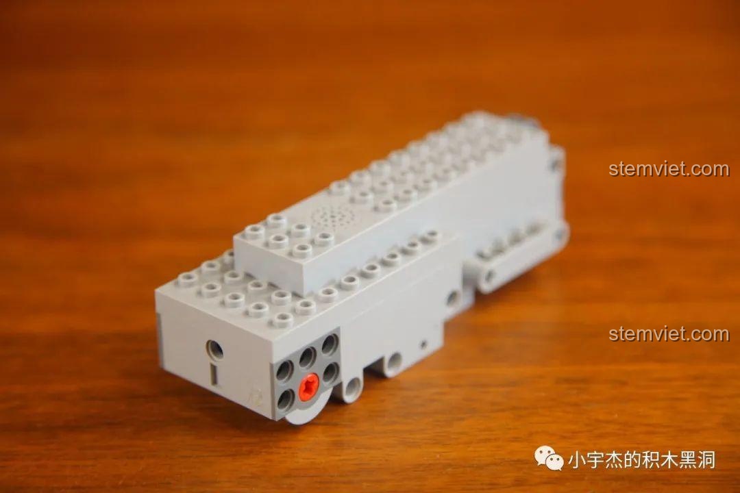 Mặt bên module động cơ của bộ lắp ghép Mould King 15038 Robot Crimson, chi tiết thiết kế, đồ chơi mô hình.