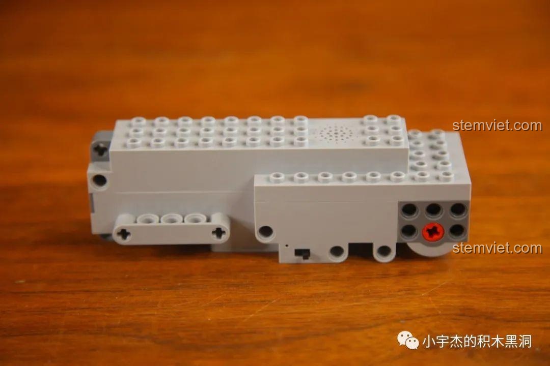 Cận cảnh module động cơ của bộ lắp ghép Mould King 15038 Robot Crimson, chi tiết kỹ thuật, đồ chơi mô hình.