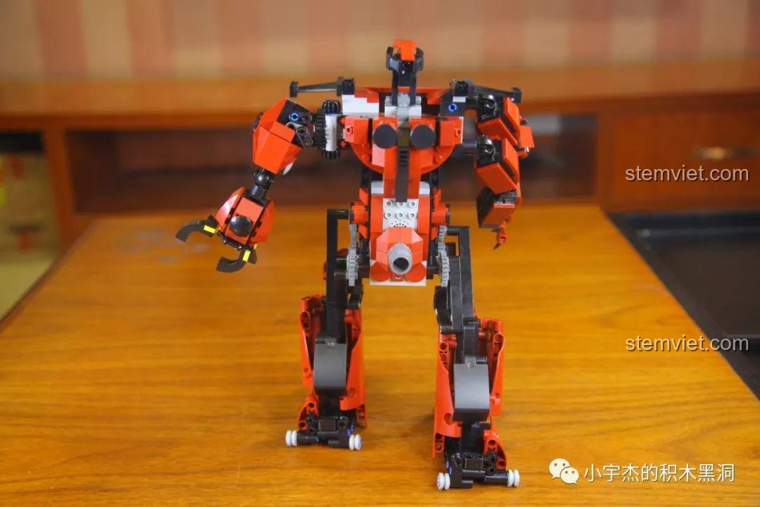 Robot Crimson Mould King 15038 nhìn từ phía trước, đồ chơi lắp ráp robot biết đi, cho bé trai 6 tuổi.