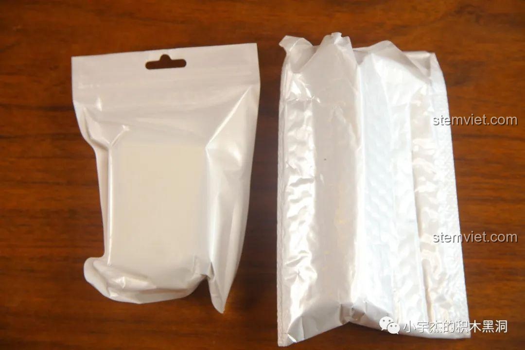 Các túi mảnh ghép của bộ lắp ráp Mould King 15038 Robot Crimson, sẵn sàng cho việc lắp ráp, đồ chơi lắp ráp cho bé trai.