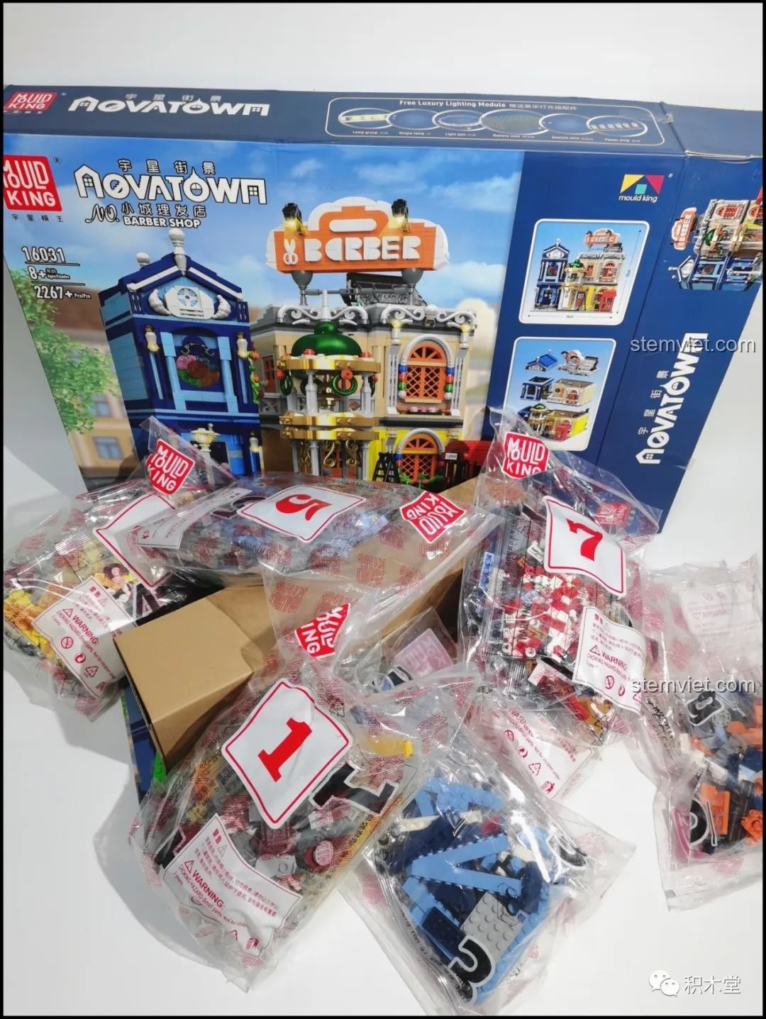 Toàn bộ các túi mảnh ghép của bộ Mould King 16031 Tiệm Cắt Tóc Phố Nhỏ được phân loại theo số thứ tự, rất tiện lợi.