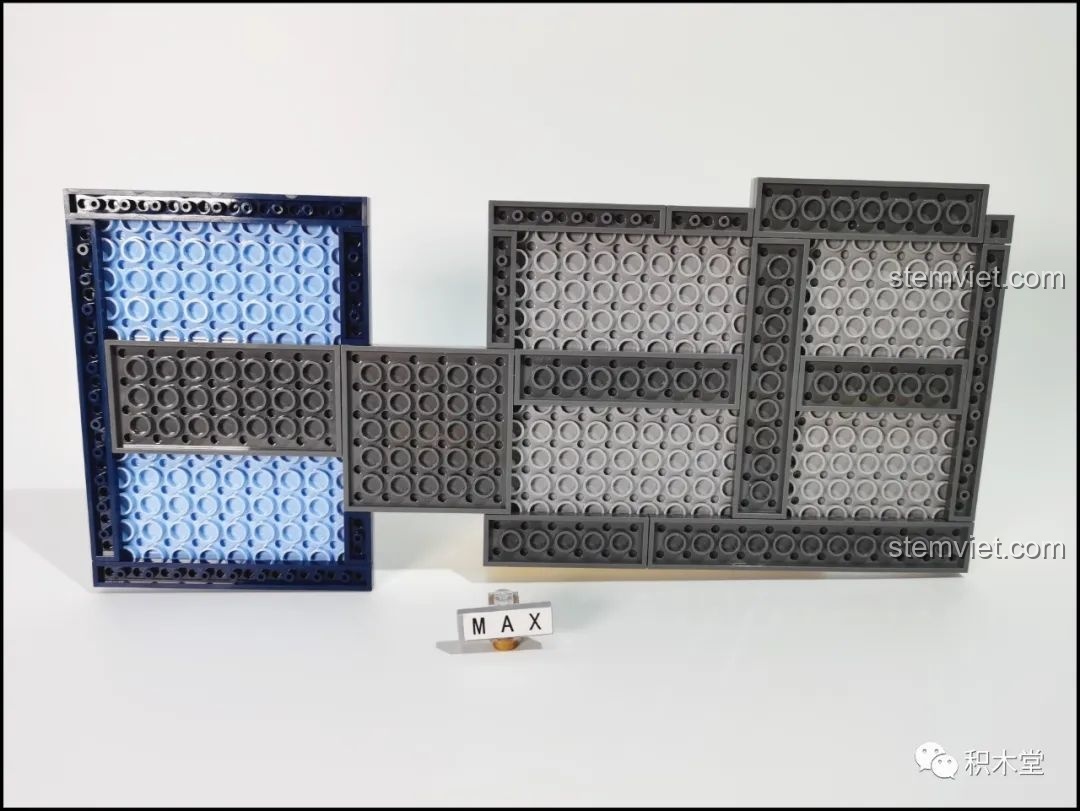 Lắp ráp các cột và chi tiết trang trí của bộ Mould King 16031 Tiệm Cắt Tóc Phố Nhỏ, tạo điểm nhấn kiến trúc độc đáo.