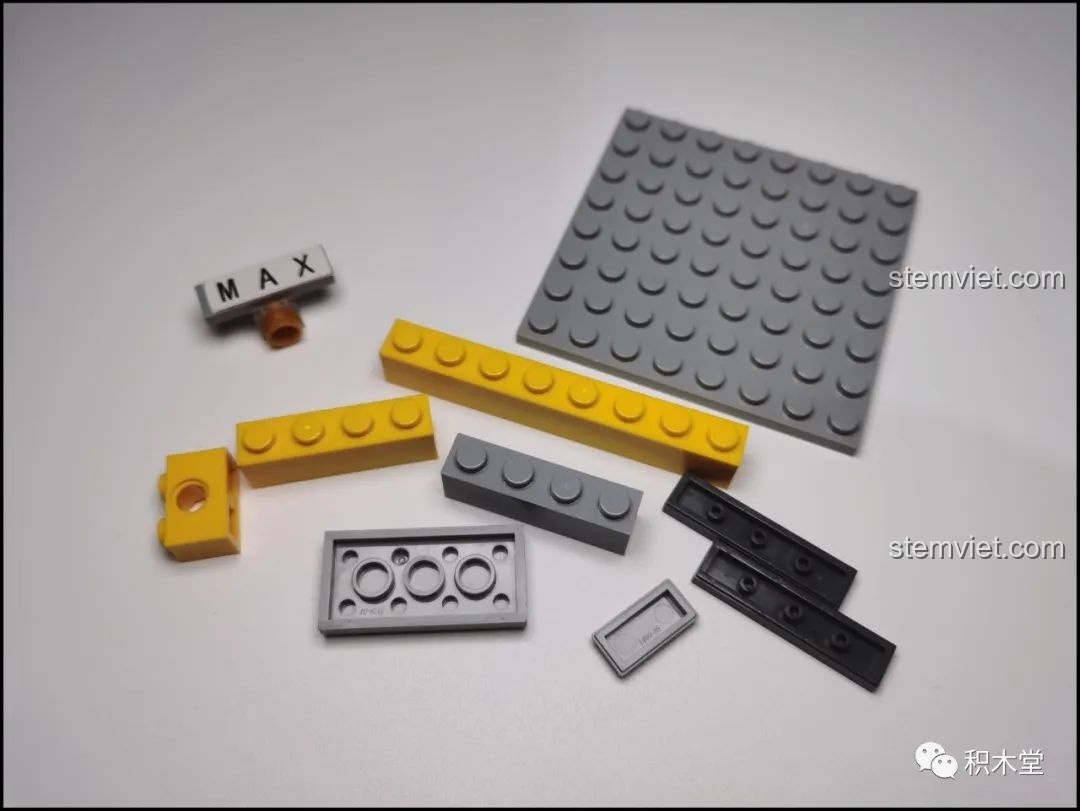 Các mảnh ghép cơ bản của bộ Mould King 16031 Tiệm Cắt Tóc Phố Nhỏ, thể hiện chất lượng nhựa ABS cao cấp.