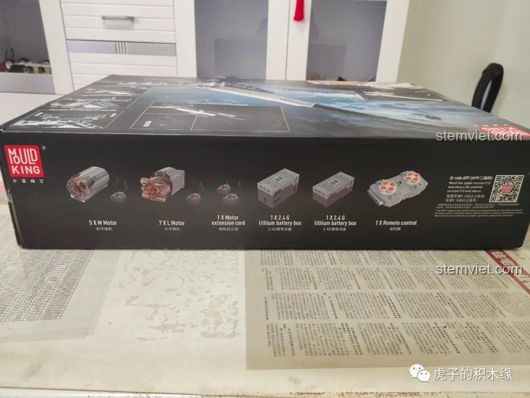 Các thành phần Power Functions (PF) đi kèm bộ Mould King 17002, bao gồm motor M, motor L, hộp pin và điều khiển từ xa.