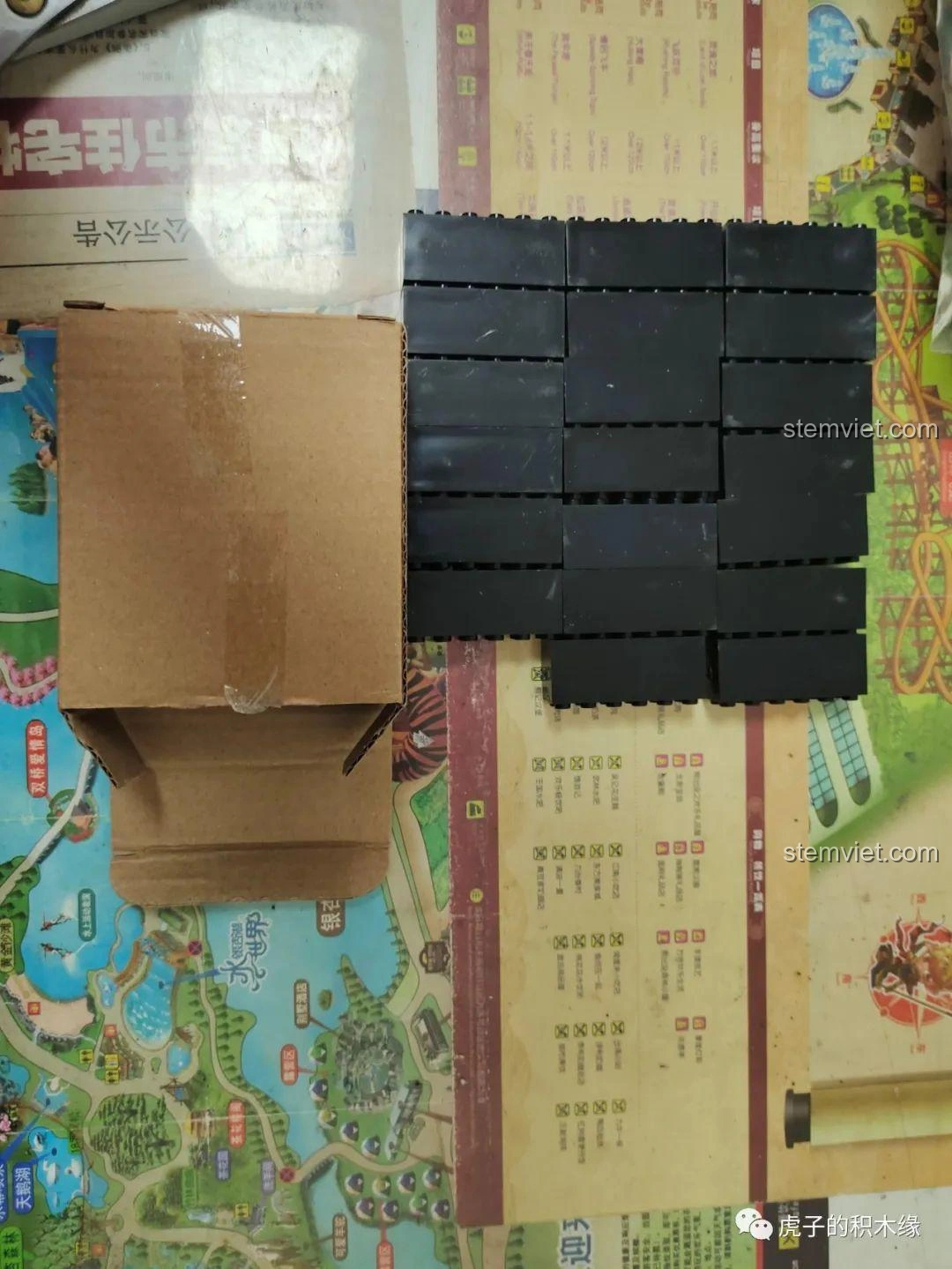 Sách hướng dẫn lắp ráp dày 251 trang của bộ Mould King 17002, cung cấp các bước chi tiết để hoàn thành mô hình cần cẩu.