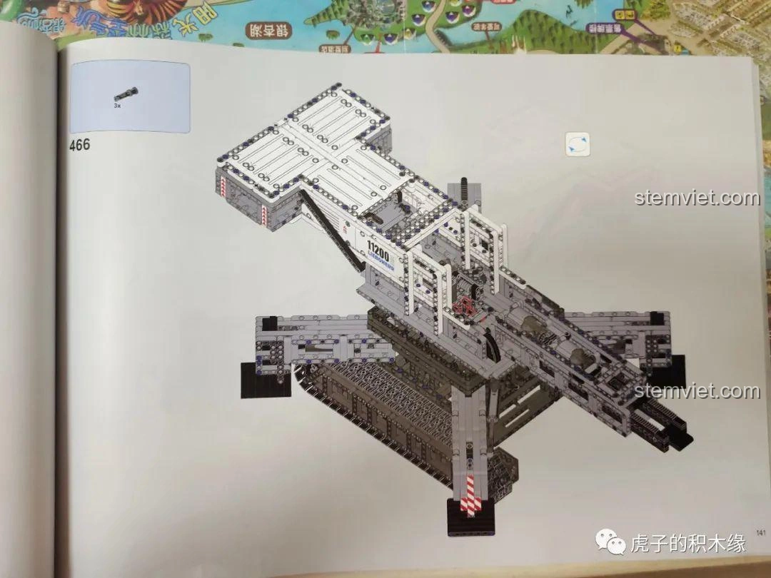 Phần 5 của mô hình cần cẩu Mould King 17002 đã hoàn thành, tạo nên khung sườn chính vững chắc cho toàn bộ cấu trúc.