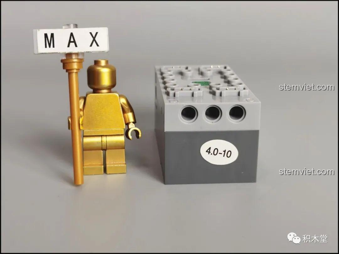 Hộp pin phiên bản 4.0 của Mould King 18026, tương thích với ứng dụng điều khiển, cung cấp năng lượng cho xe.