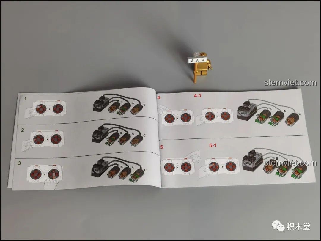 Sơ đồ kết nối các kênh điều khiển A, B, C, D với hộp pin và động cơ của Mould King 18026, hướng dẫn chi tiết cho người dùng.