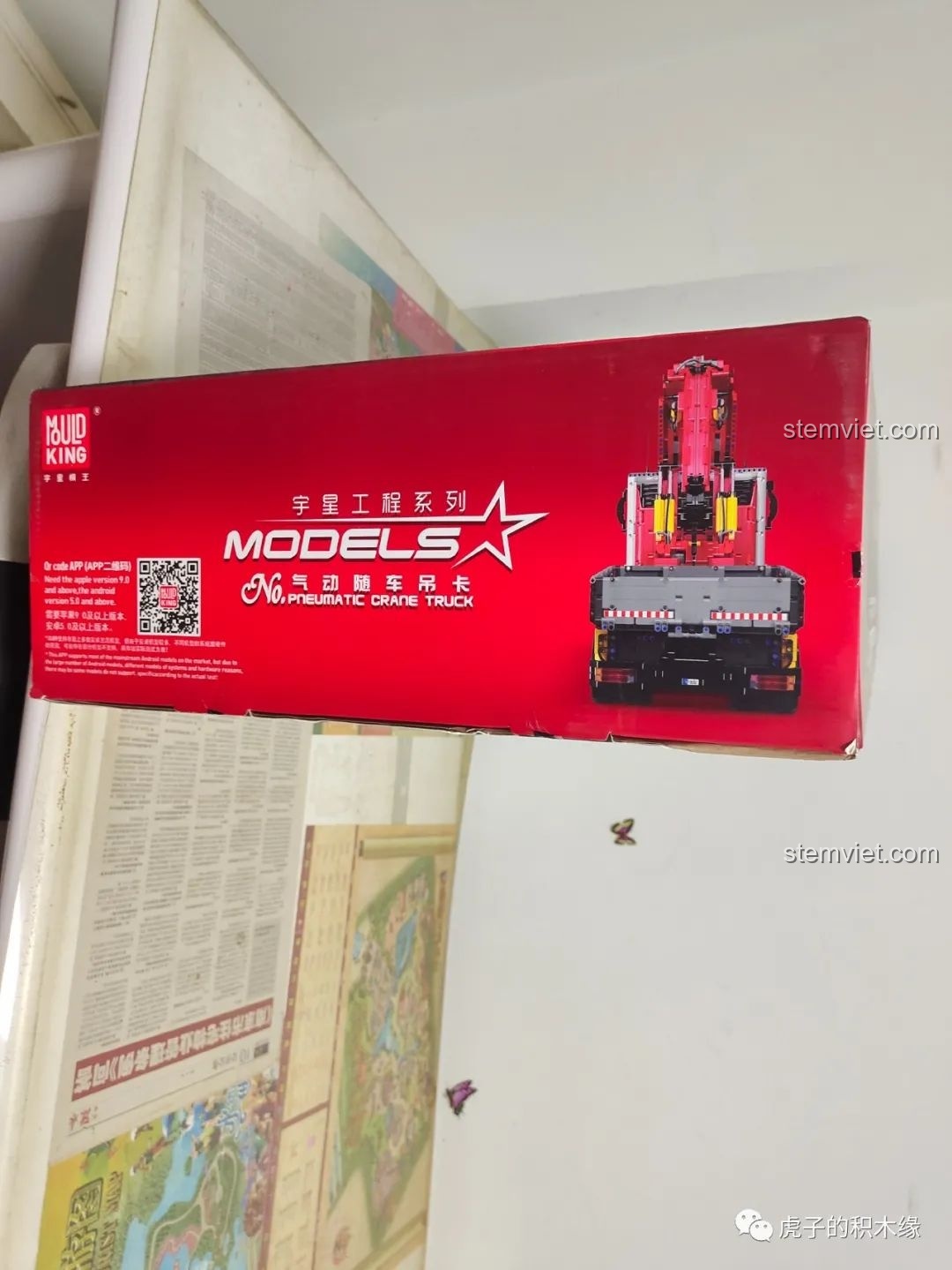 Mặt sau hộp Mould King 19002 giới thiệu các tính năng khí nén và điều khiển