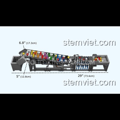 Ảnh chụp cạnh của đồ chơi mô hình Dây chuyền bi lăn Mould King 26009, thể hiện cấu trúc cơ khí Technic phức tạp và hệ thống truyền động.