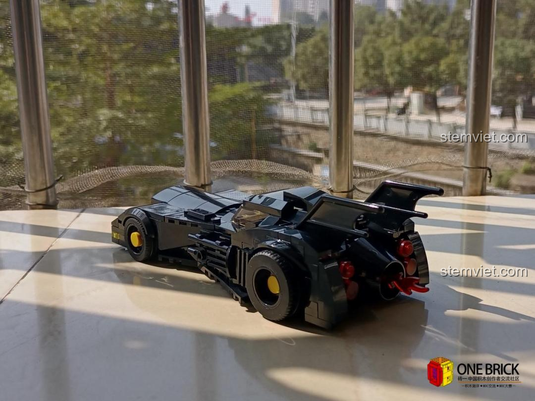 Mô hình hoàn chỉnh Mould King 27018 Xe Batmobile dưới ánh nắng, đồ chơi mô hình Xe Thể Thao Dơi, bộ lắp ráp Xe Dơi