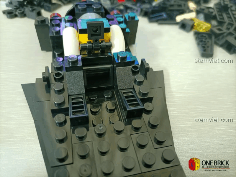 Quá trình lắp ráp Mould King 27018 Xe Batmobile, đồ chơi mô hình Xe Thể Thao Dơi, chi tiết nội thất đang hình thành