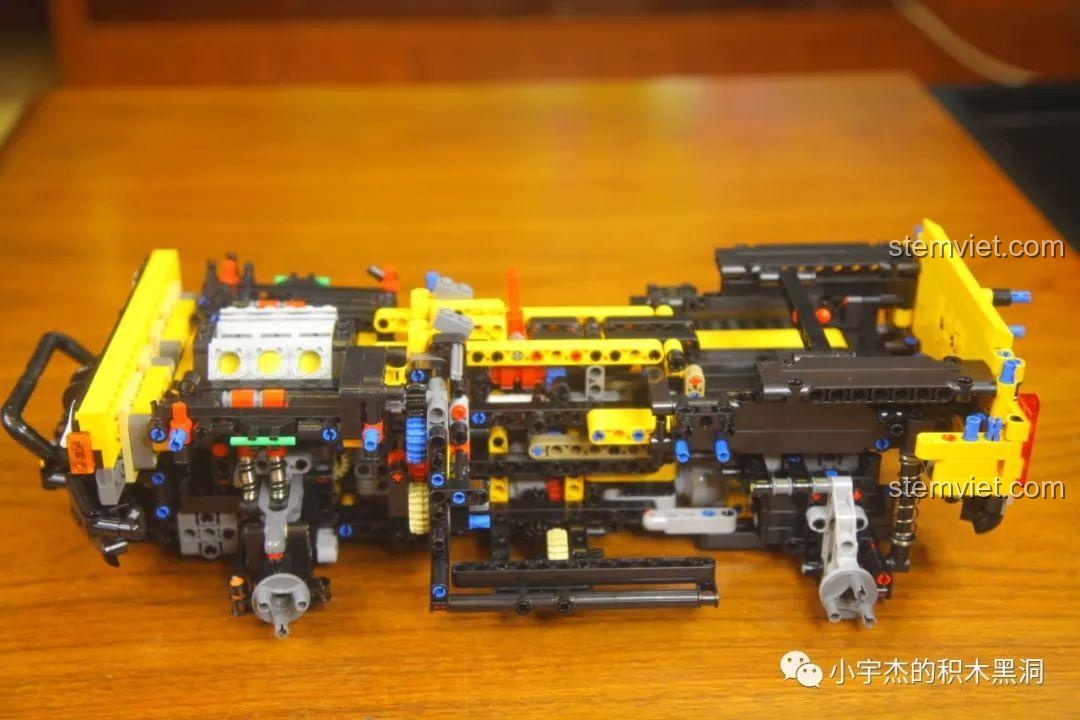 Lắp ráp phần thân sau và sàn xe cho mô hình MOYU BLOCK MY88005.