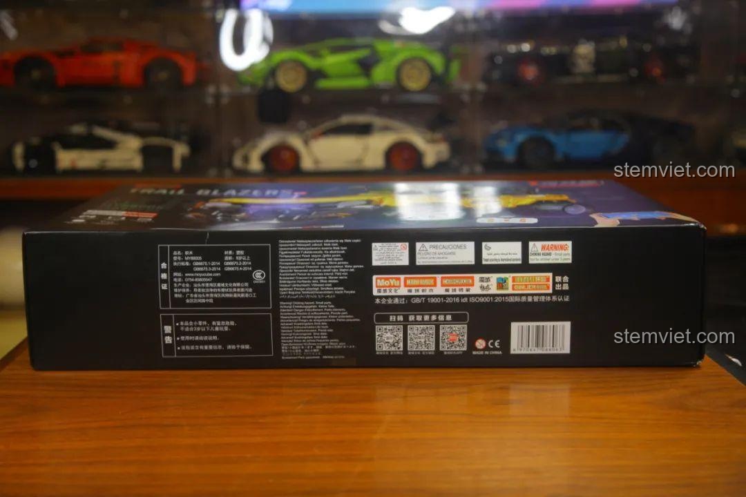 Mặt sau hộp MOYU BLOCK MY88005 mô tả các tính năng của xe Ford Bronco: mở cửa, dẫn động 4 bánh, nội thất chi tiết.