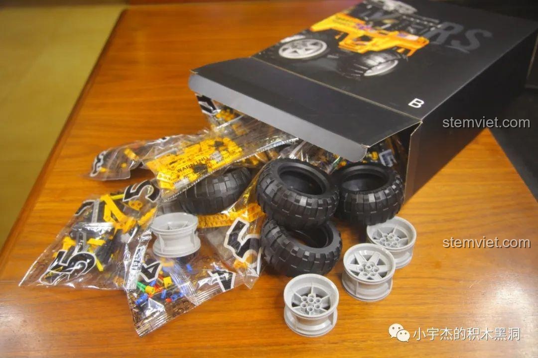 Các túi chi tiết được đánh số 3 và lốp xe của bộ lắp ráp MOYU BLOCK MY88005.