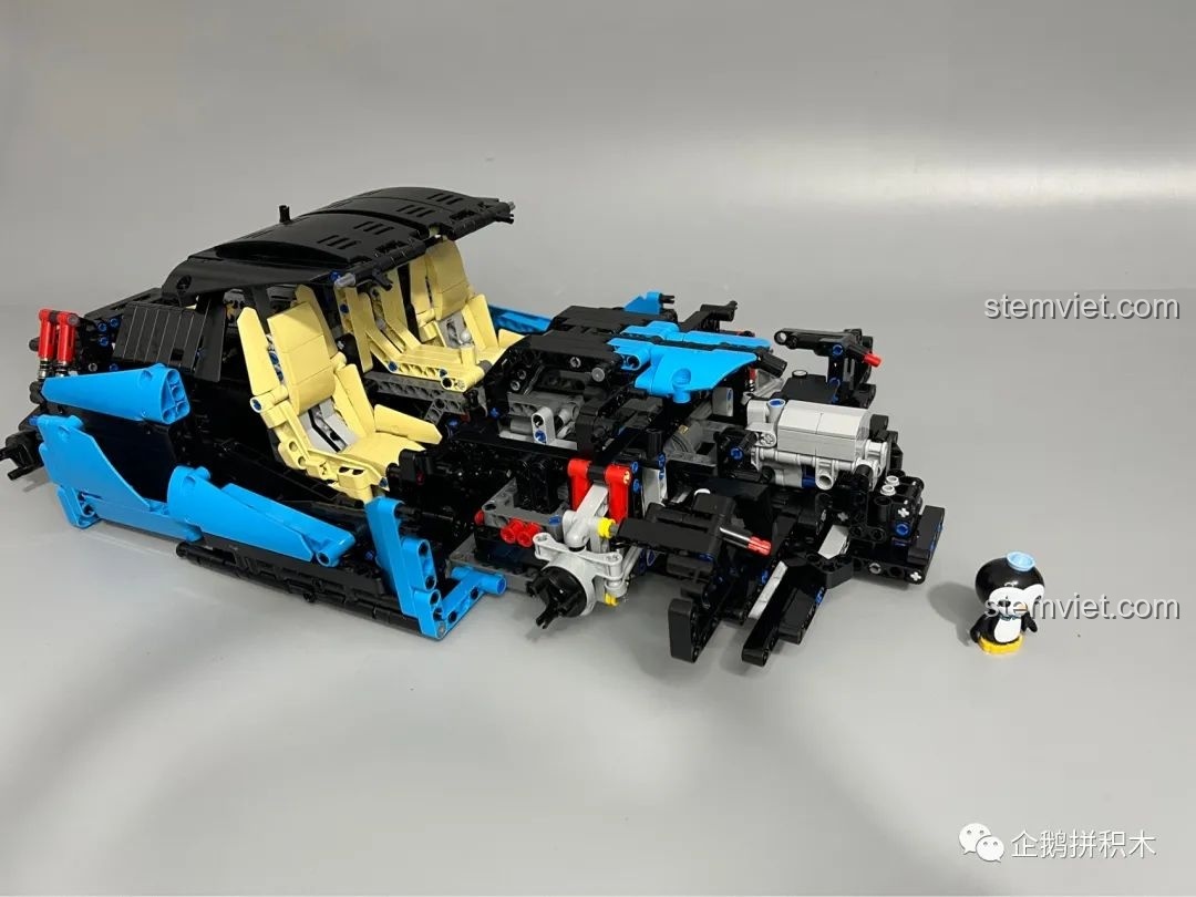 Phần đầu xe của mô hình Moyu Block MY88008 Bugatti Bolide nhìn từ phía trước.