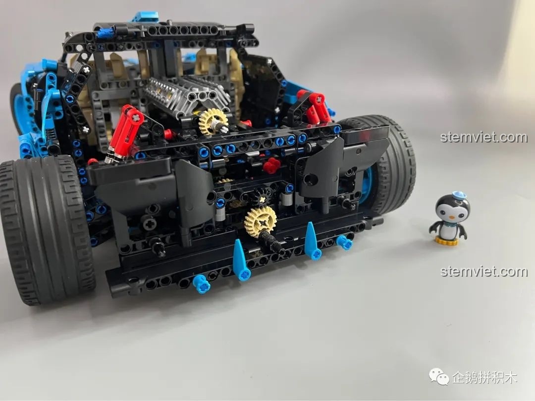 Phần nắp động cơ phía sau của mô hình Moyu Block MY88008 Bugatti Bolide có thể mở ra.