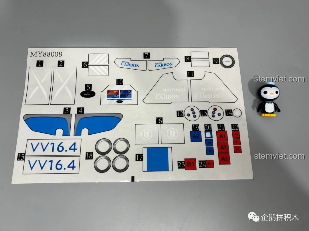 Nội thất của mô hình Moyu Block MY88008 Bugatti Bolide đã hoàn thiện, với vô lăng và ghế ngồi.