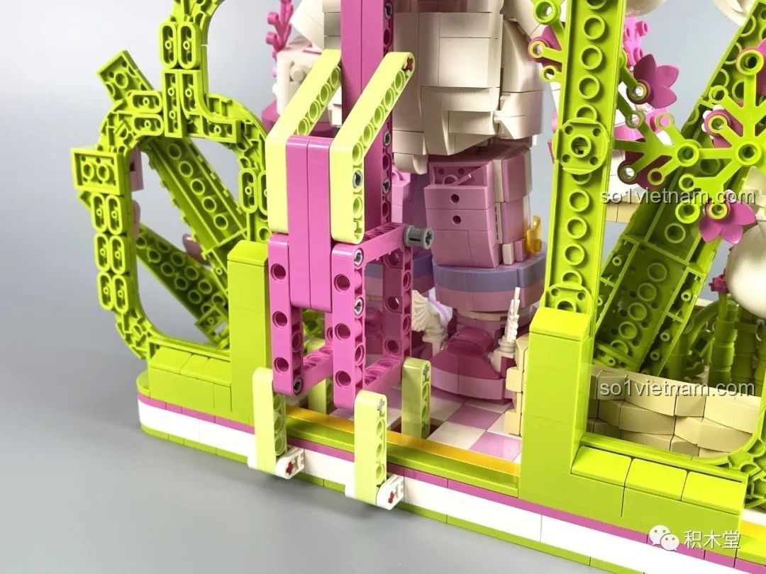 Chi tiết hoa và ong trên phần đầu fantasy của Gấu Vũ Trụ MOYU BLOCK MY89101