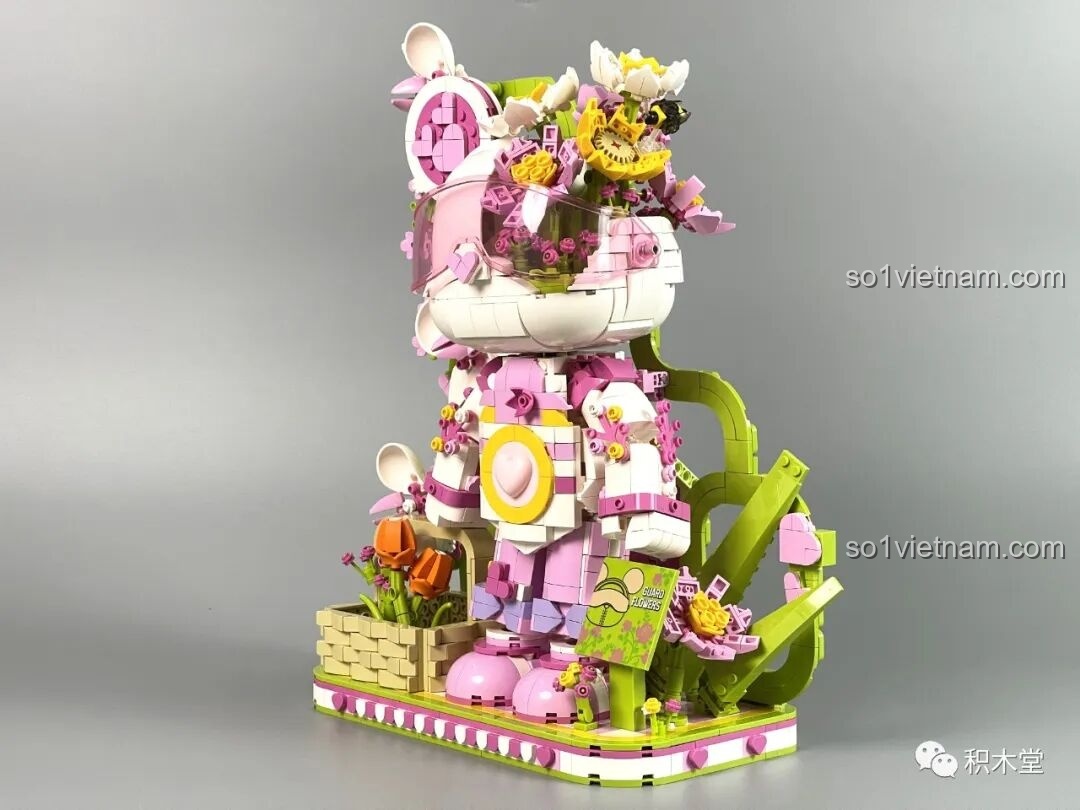 Thành phẩm Gấu Vũ Trụ Bảo Vệ Hoa MOYU BLOCK MY89101 nhìn từ phía sau