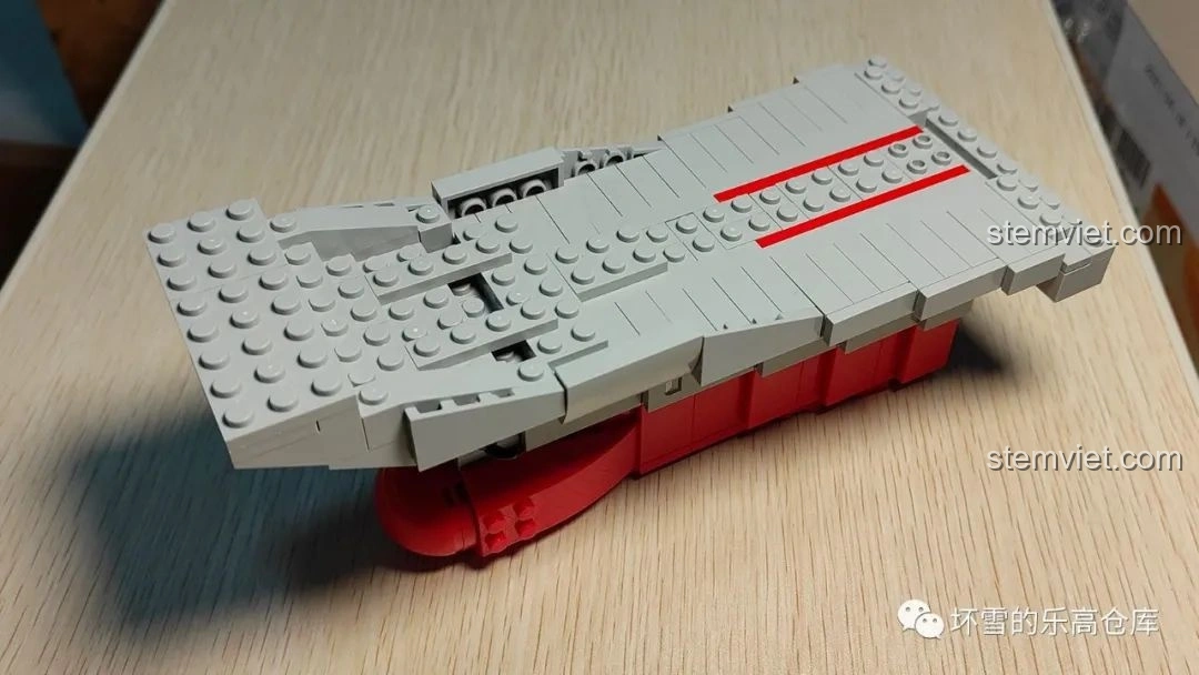 Phần mũi tàu của đồ chơi lắp ráp Hàng Không Mẫu Hạm Sơn Đông 1