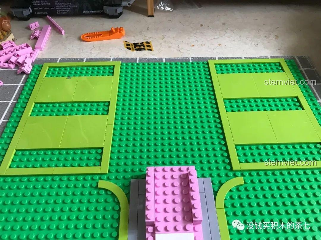 Xây dựng phần nền móng cho hai bên cánh của Lâu Đài Cổ Tích SEMBO 604003.