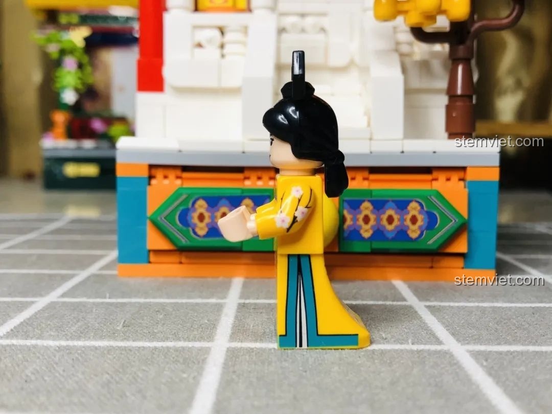 Ngăn chứa đế lót ly của Wekki 506004 Cảnh Thu đã được mở ra, cho thấy không gian bên trong.