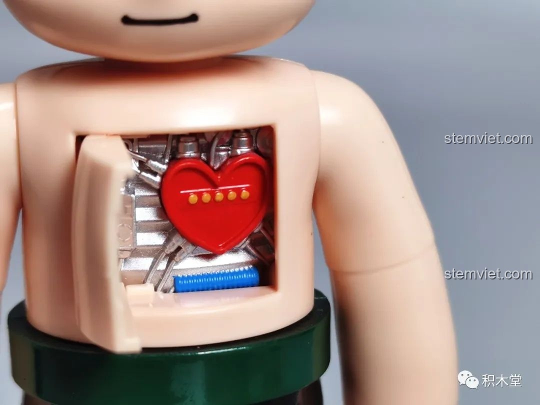 Ngăn kéo bí mật bên hông mô hình Pantasy Astro Boy 86205, có thể mở ra.