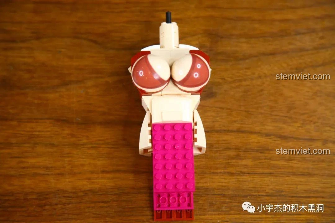 Phần ngực thứ hai của mô hình Boa Hancock KBOX 10303, có thể thay thế để đổi phong cách.