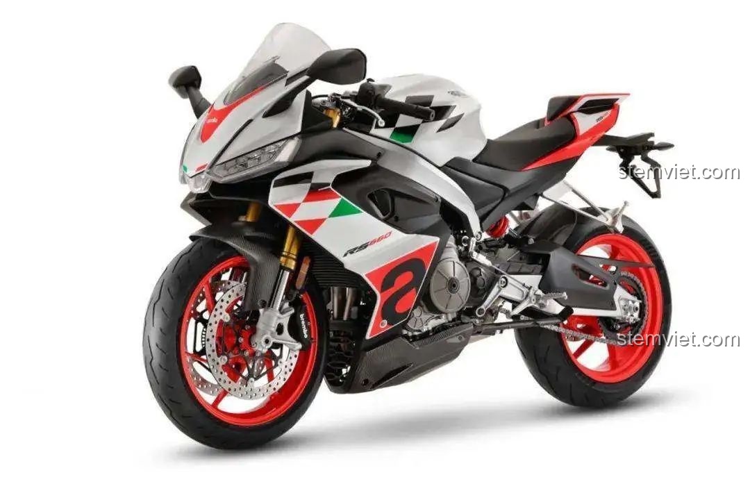 Hình ảnh chiếc xe mô tô Aprilia RS660 Trofeo thật, nguồn cảm hứng cho bộ lắp ráp SEMBO 714553.