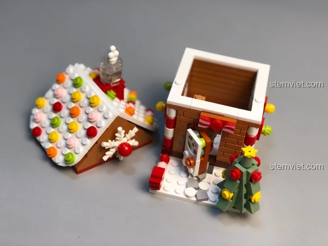 Nhà Bánh Gừng JAKI đã hoàn thành, thiết kế đẹp mắt, có đèn phát sáng trên ống khói, rất sinh động.