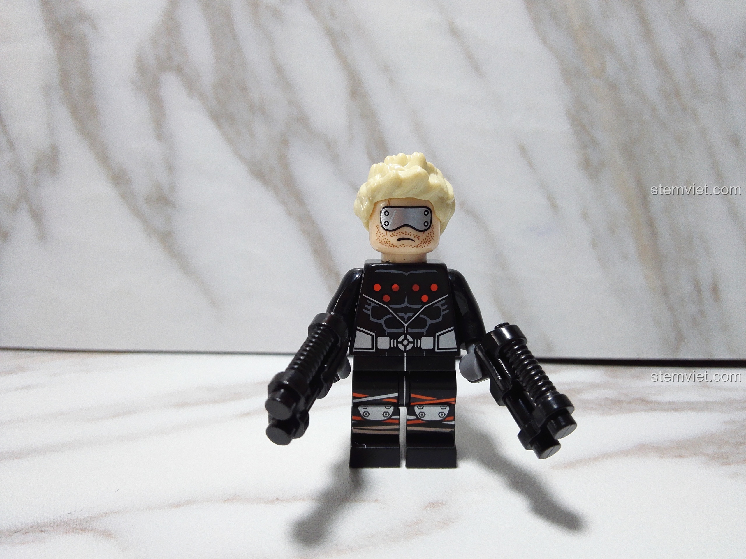 Nhân vật Reader SY672 với chi tiết mắt bị che và trang phục.