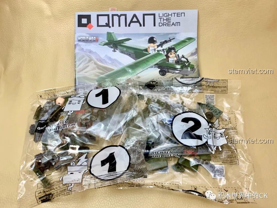 Nhận xét bộ xếp hình Máy bay quân sự Đức DFS-230 Enlighten 21022: Toàn bộ linh kiện và sách hướng dẫn sau khi mở hộp.