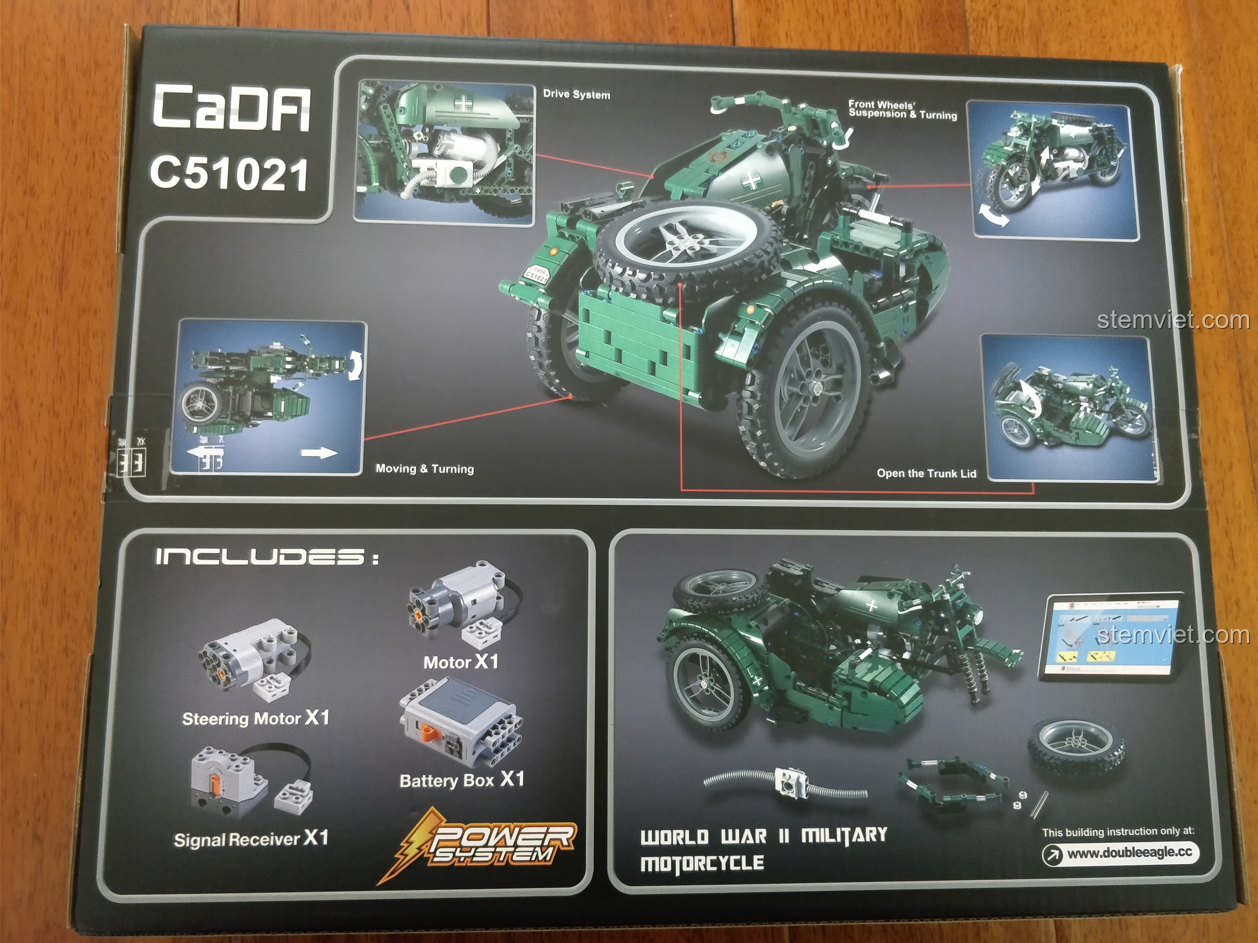 Cận cảnh tem niêm phong chính hãng của Double Eagle trên hộp đồ chơi lắp ráp mô hình xe quân sự Thế chiến II C51021.